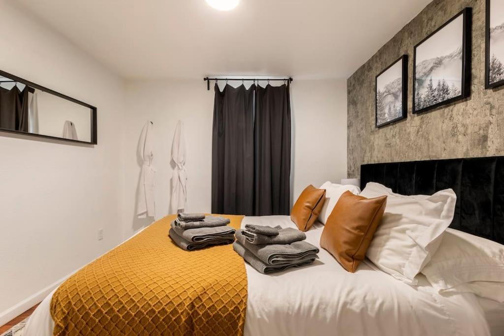 Adorable 2-Bedroom Modern Basement เดนเวอร์ ภายนอก รูปภาพ